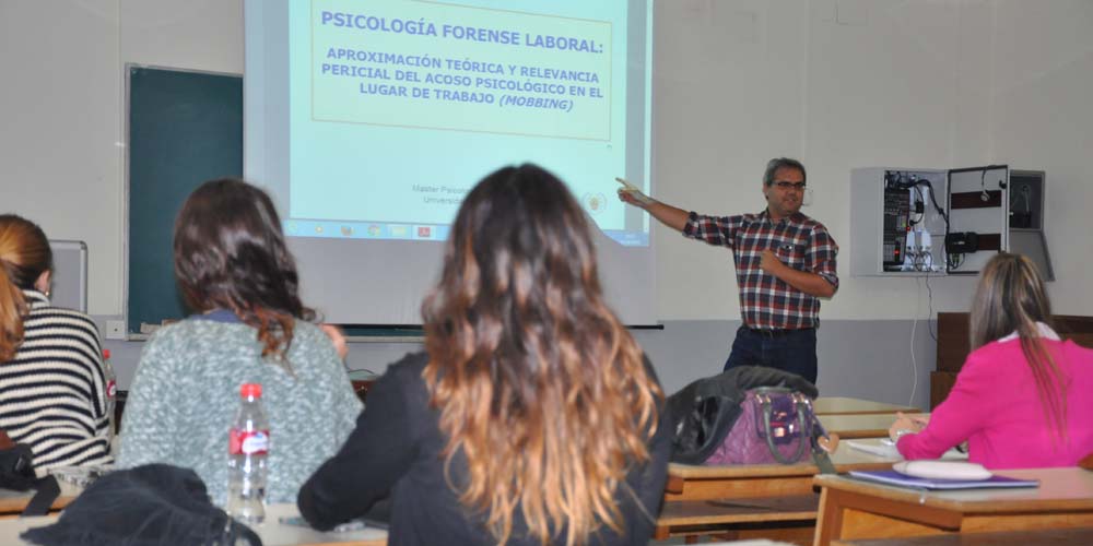Master profesional en Psicología forense y criminal de la Facultad de Psicología de la Universidad Complutense de Madrid.